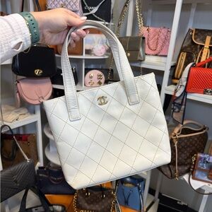 🔥CHANEL WHITE WHIPSTITCH TOTE🔥